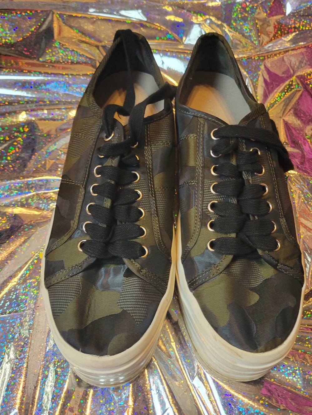 Gianni Bini Marnah Camo Platform Sneakers Sz 7.5 Great Condition